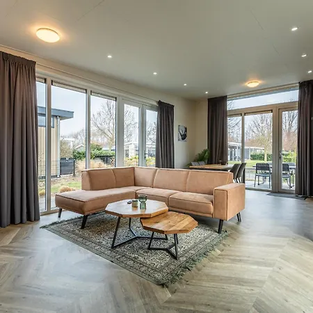 Chalet Just Nature Light 4 - Modern Met Omheinde Tuin *